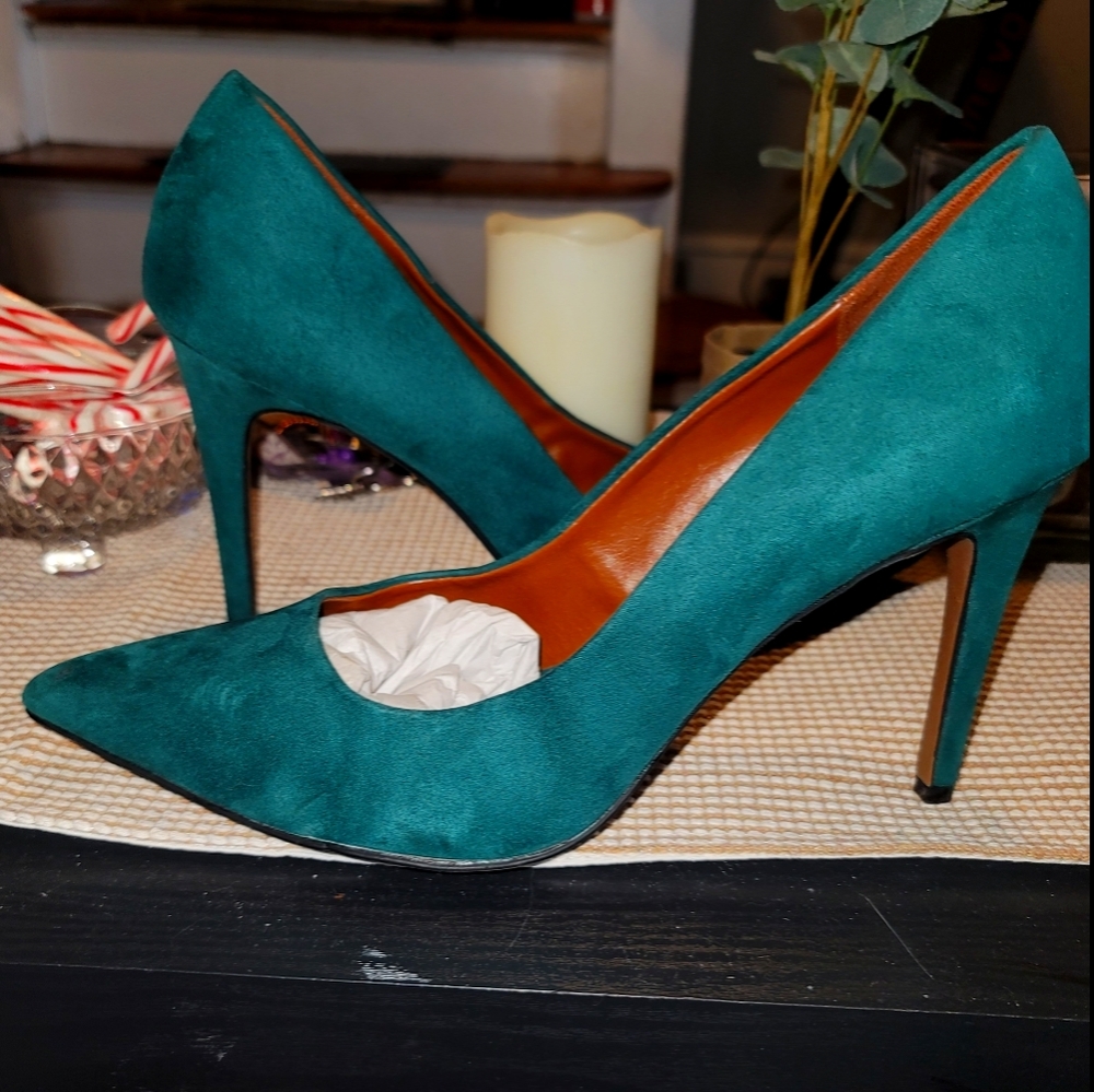 Christian Siriano green pumps.